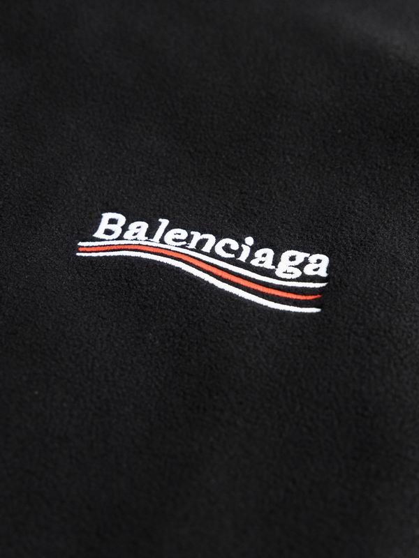 Les ensembles survêtement Balenciaga allient performance et style. Leur design avant-gardiste et leur qualité supérieure. Pas cher. Le moins cher.