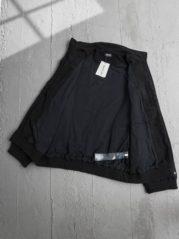 Les ensembles survêtement Balenciaga allient performance et style. Leur design avant-gardiste et leur qualité supérieure. Pas cher. Le moins cher.
