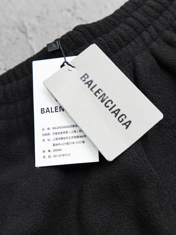 Les ensembles survêtement Balenciaga allient performance et style. Leur design avant-gardiste et leur qualité supérieure. Pas cher. Le moins cher.