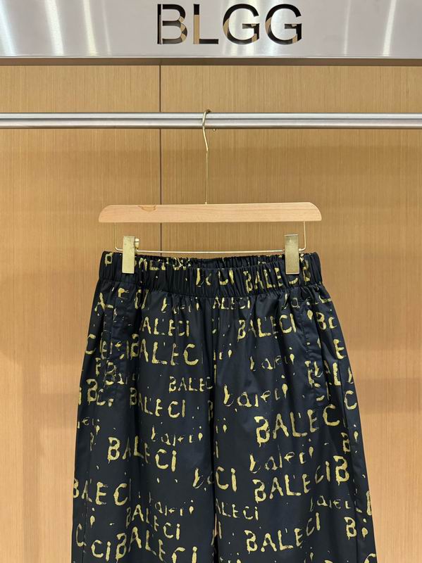 Les ensembles survêtement Balenciaga allient performance et style. Leur design avant-gardiste et leur qualité supérieure. Pas cher. Le moins cher.