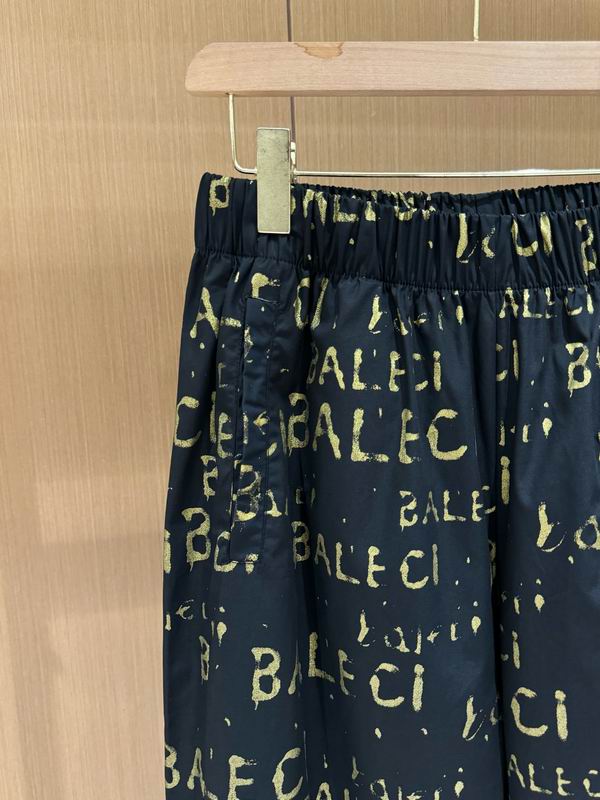 Les ensembles survêtement Balenciaga allient performance et style. Leur design avant-gardiste et leur qualité supérieure. Pas cher. Le moins cher.