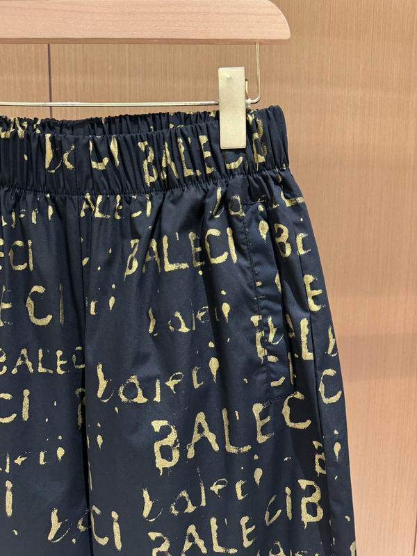 Les ensembles survêtement Balenciaga allient performance et style. Leur design avant-gardiste et leur qualité supérieure. Pas cher. Le moins cher.