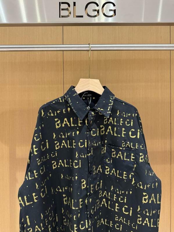 Les ensembles survêtement Balenciaga allient performance et style. Leur design avant-gardiste et leur qualité supérieure. Pas cher. Le moins cher.