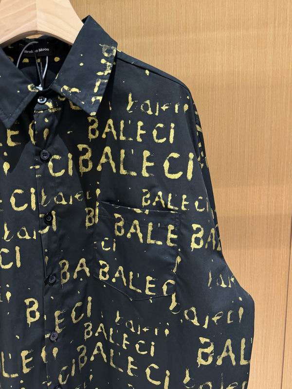 Les ensembles survêtement Balenciaga allient performance et style. Leur design avant-gardiste et leur qualité supérieure. Pas cher. Le moins cher.