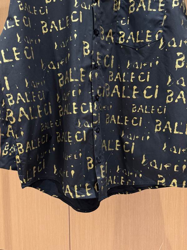 Les ensembles survêtement Balenciaga allient performance et style. Leur design avant-gardiste et leur qualité supérieure. Pas cher. Le moins cher.