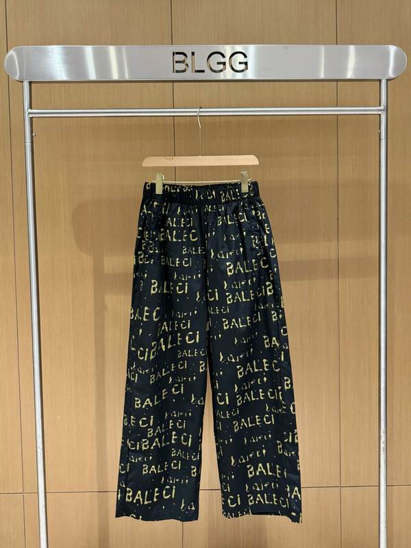 Les ensembles survêtement Balenciaga allient performance et style. Leur design avant-gardiste et leur qualité supérieure. Pas cher. Le moins cher.