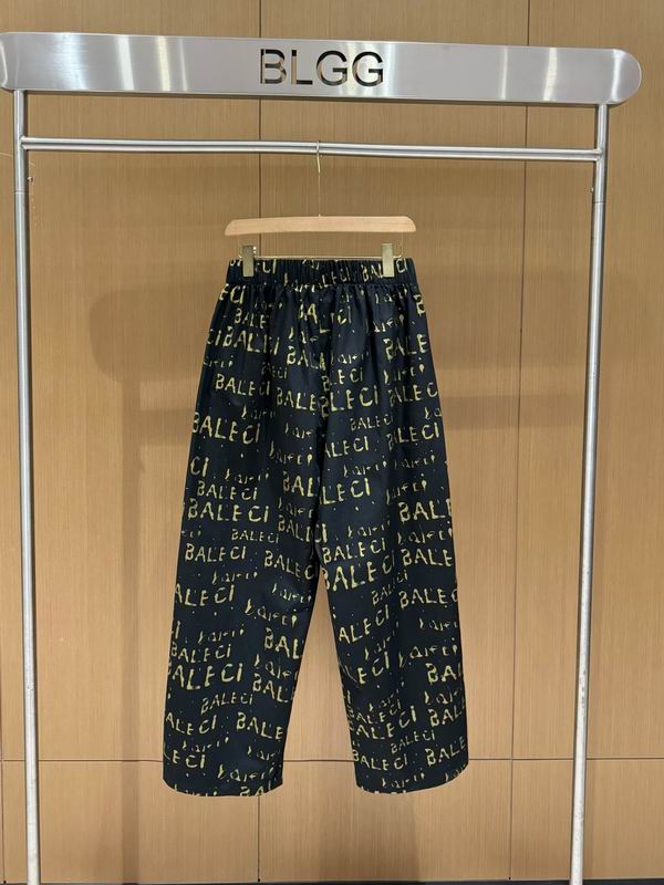 Les ensembles survêtement Balenciaga allient performance et style. Leur design avant-gardiste et leur qualité supérieure. Pas cher. Le moins cher.