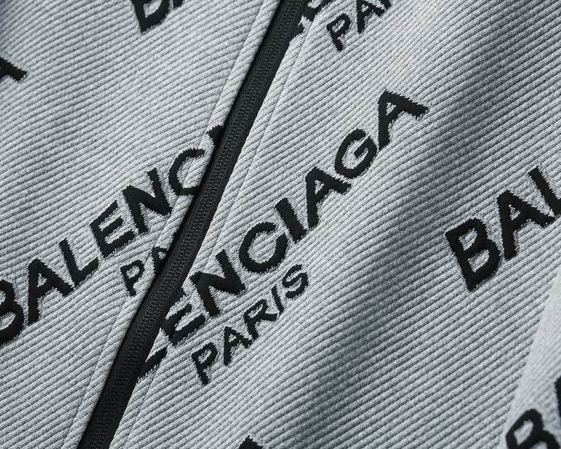 Les ensembles survêtement Balenciaga allient performance et style. Leur design avant-gardiste et leur qualité supérieure. Pas cher. Le moins cher.