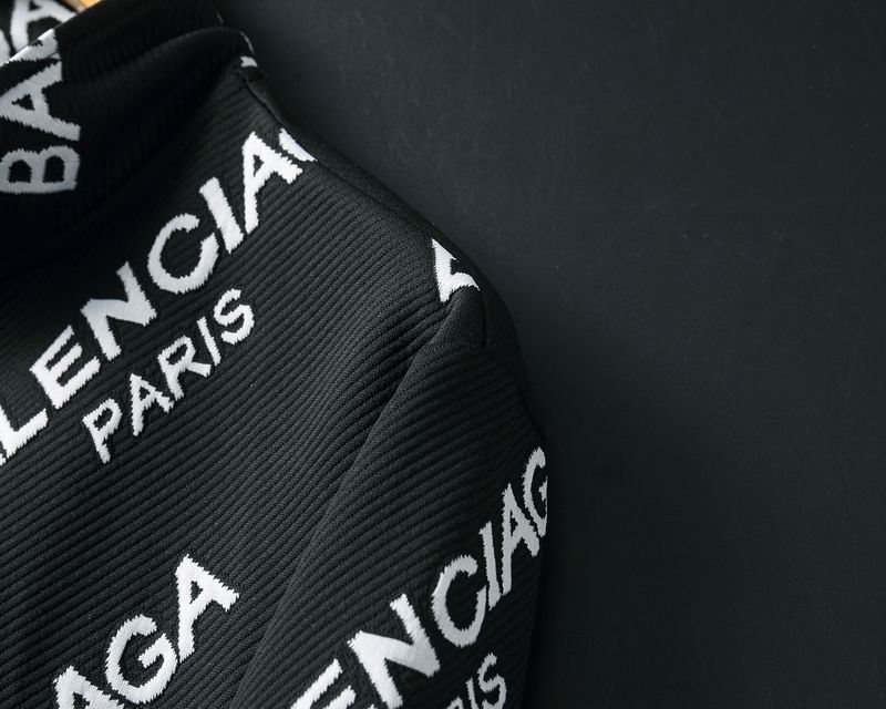 Les ensembles survêtement Balenciaga allient performance et style. Leur design avant-gardiste et leur qualité supérieure. Pas cher. Le moins cher.