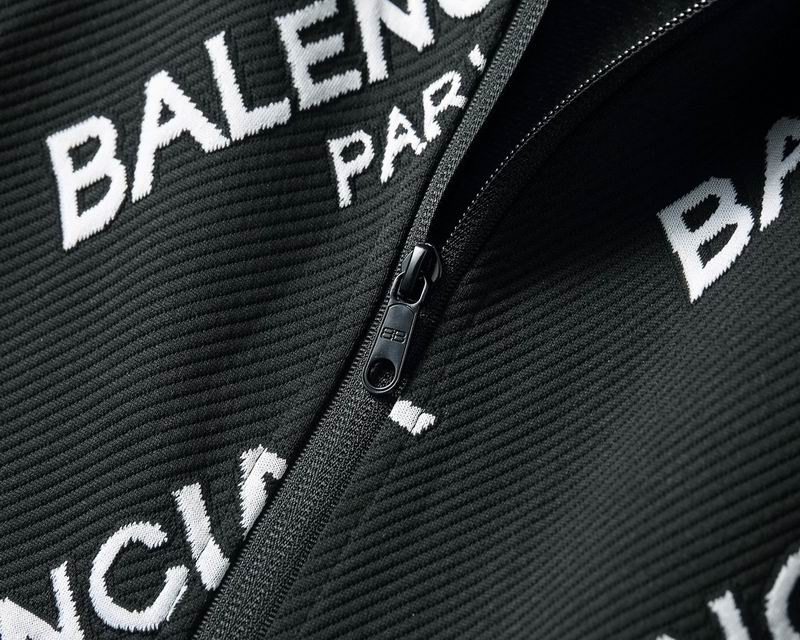 Les ensembles survêtement Balenciaga allient performance et style. Leur design avant-gardiste et leur qualité supérieure. Pas cher. Le moins cher.