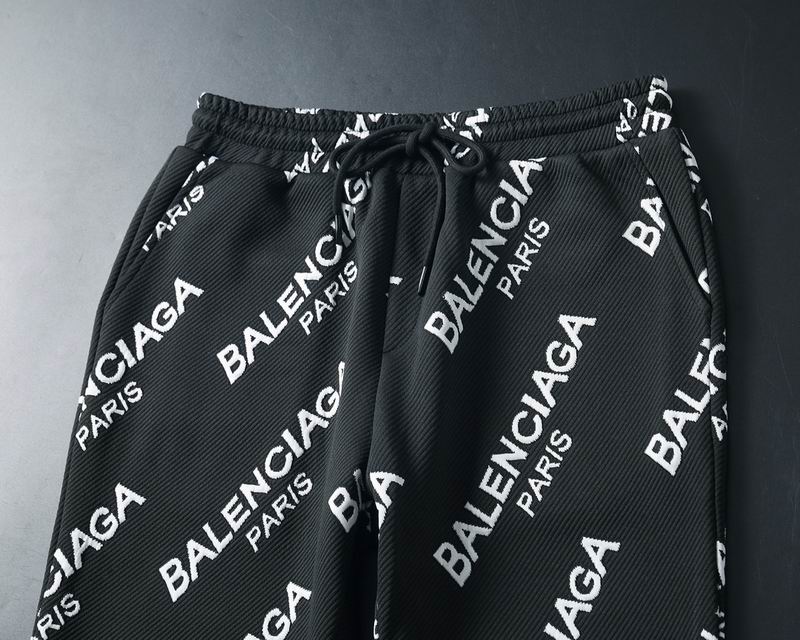 Les ensembles survêtement Balenciaga allient performance et style. Leur design avant-gardiste et leur qualité supérieure. Pas cher. Le moins cher.