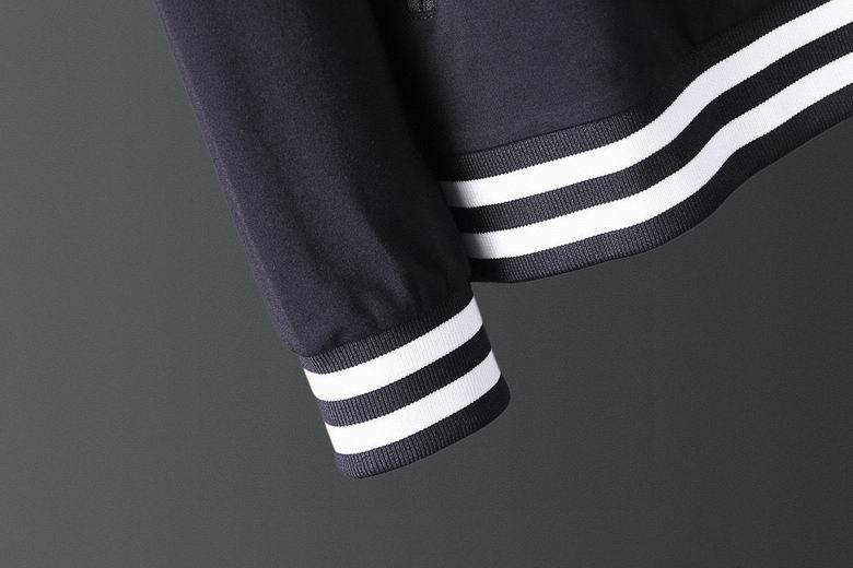 Les ensembles survêtement Balenciaga allient performance et style. Leur design avant-gardiste et leur qualité supérieure. Pas cher. Le moins cher.