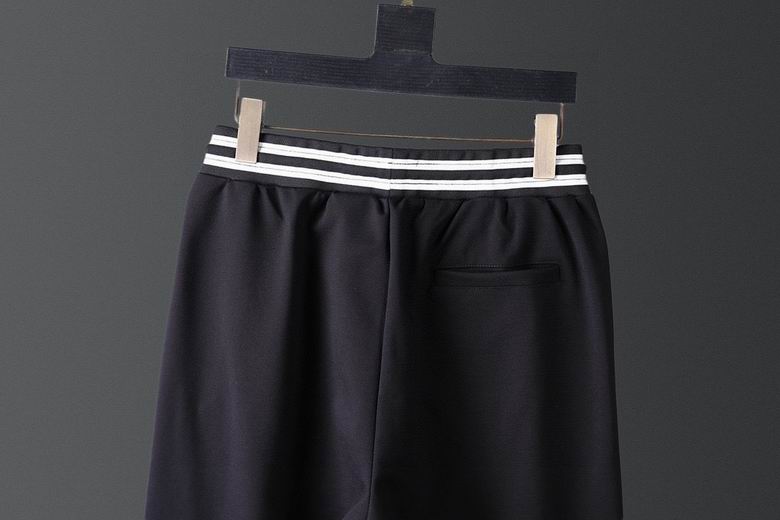 Les ensembles survêtement Balenciaga allient performance et style. Leur design avant-gardiste et leur qualité supérieure. Pas cher. Le moins cher.