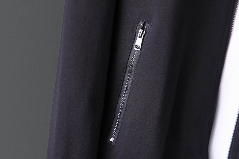 Les ensembles survêtement Balenciaga allient performance et style. Leur design avant-gardiste et leur qualité supérieure. Pas cher. Le moins cher.