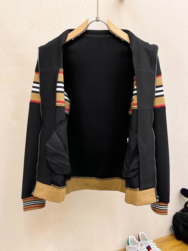 Les ensembles survêtement Burberry combinent performance et style. Leur design sophistiqué. Pas cher.le moins cher.