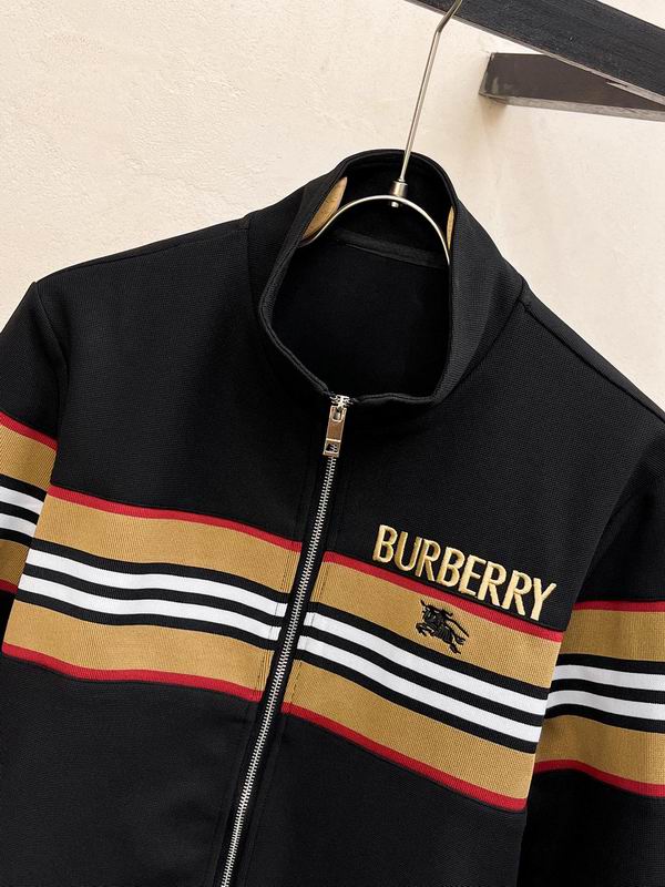 Les ensembles survêtement Burberry combinent performance et style. Leur design sophistiqué. Pas cher.le moins cher.
