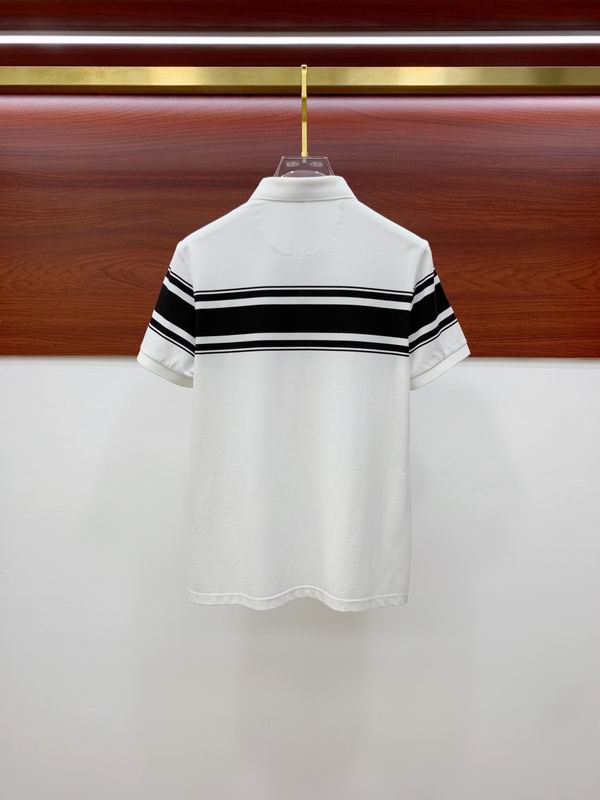 Les polos Armani pour homme reflètent l’élégance raffinée et le savoir-faire emblématique de la maison italienne. Au meilleur prix 