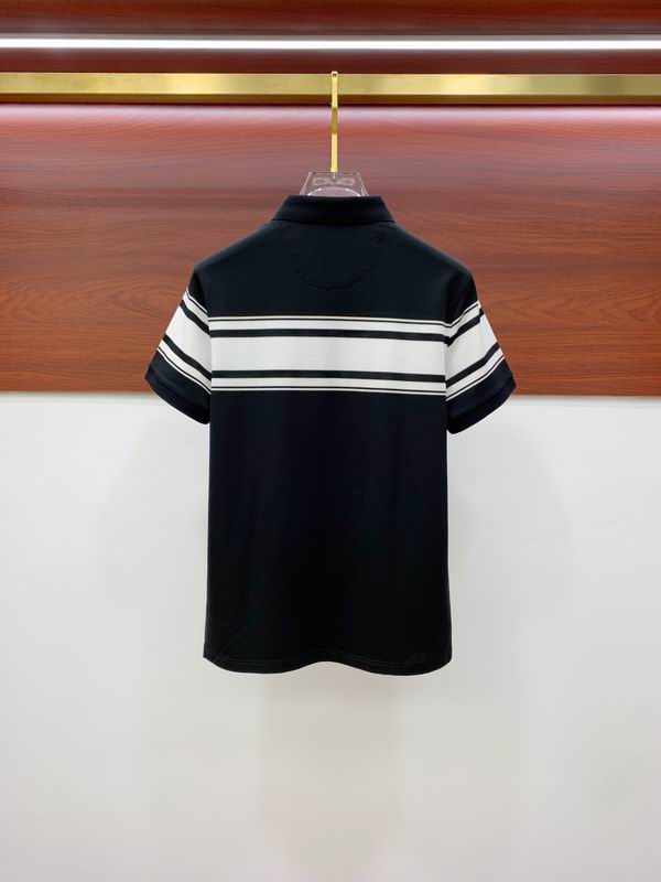 Les polos Armani pour homme reflètent l’élégance raffinée et le savoir-faire emblématique de la maison italienne. Au meilleur prix 