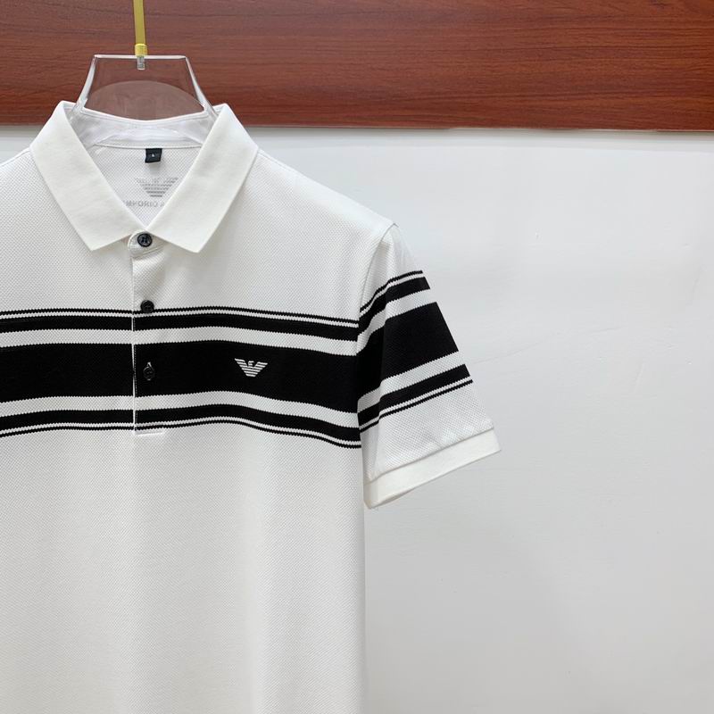 Les polos Armani pour homme reflètent l’élégance raffinée et le savoir-faire emblématique de la maison italienne. Au meilleur prix 