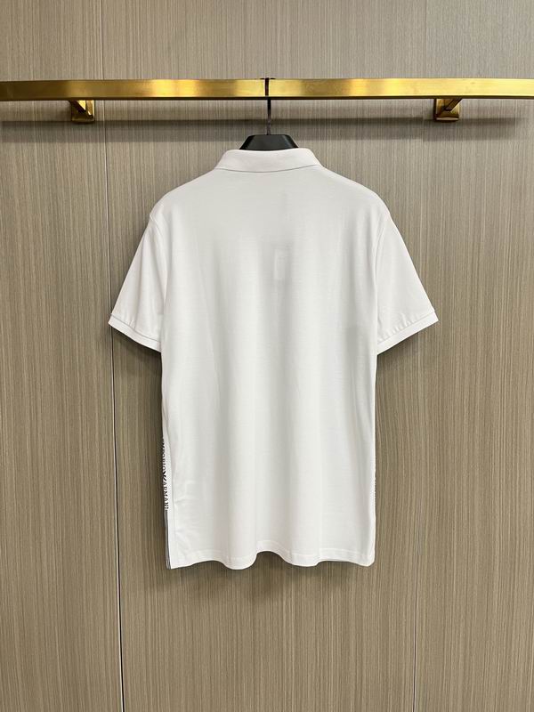 Les polos Armani pour homme reflètent l’élégance raffinée et le savoir-faire emblématique de la maison italienne. Au meilleur prix 