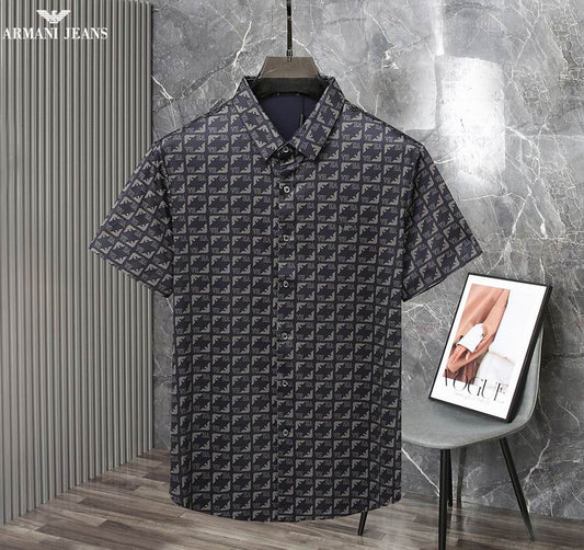 Les polos Armani pour homme reflètent l’élégance raffinée et le savoir-faire emblématique de la maison italienne. Au meilleur prix 