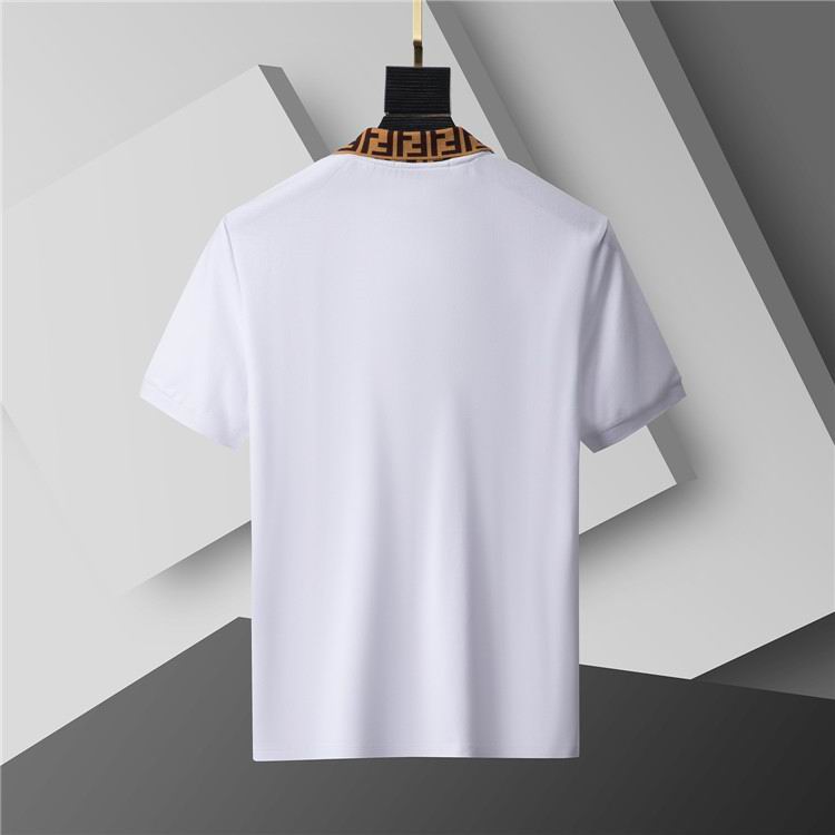 Les polos T-shirt Fendi pour homme incarnent l’élégance italienne avec une touche de modernité , caractéristiques de la maison Fendi. Au meilleur prix 