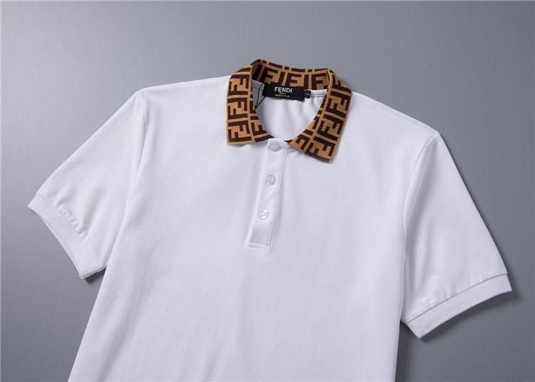 Les polos T-shirt Fendi pour homme incarnent l’élégance italienne avec une touche de modernité , caractéristiques de la maison Fendi. Au meilleur prix 
