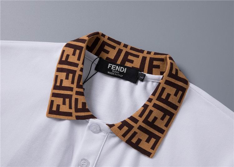 Les polos T-shirt Fendi pour homme incarnent l’élégance italienne avec une touche de modernité , caractéristiques de la maison Fendi. Au meilleur prix 