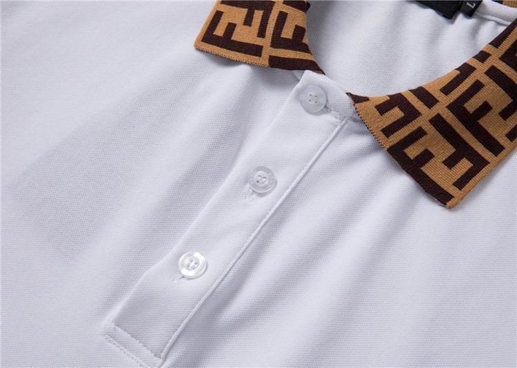 Les polos T-shirt Fendi pour homme incarnent l’élégance italienne avec une touche de modernité , caractéristiques de la maison Fendi. Au meilleur prix 