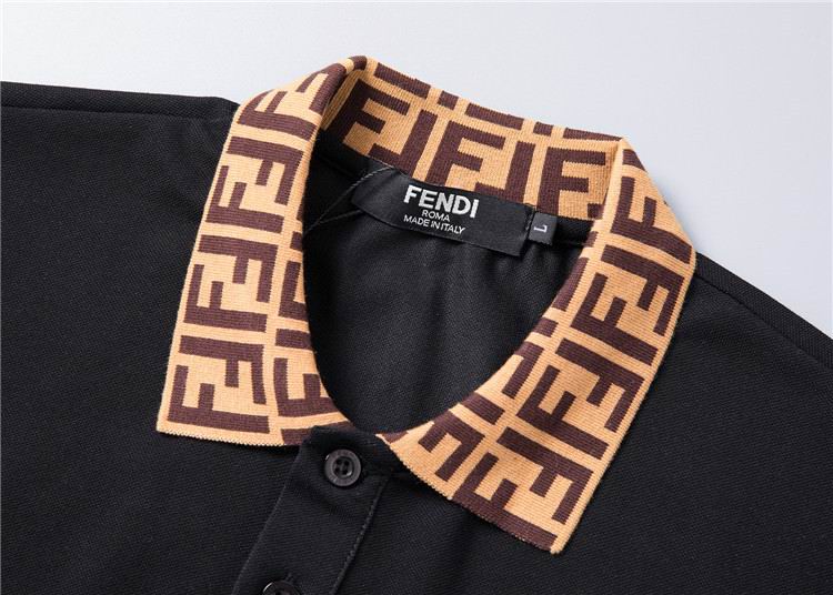 Les polos T-shirt Fendi pour homme incarnent l’élégance italienne avec une touche de modernité , caractéristiques de la maison Fendi. Au meilleur prix 