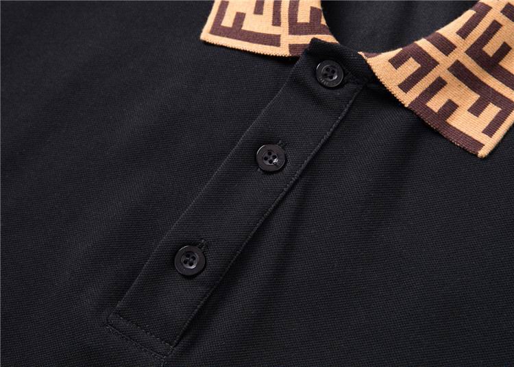 Les polos T-shirt Fendi pour homme incarnent l’élégance italienne avec une touche de modernité , caractéristiques de la maison Fendi. Au meilleur prix 