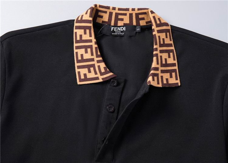 Les polos T-shirt Fendi pour homme incarnent l’élégance italienne avec une touche de modernité , caractéristiques de la maison Fendi. Au meilleur prix 