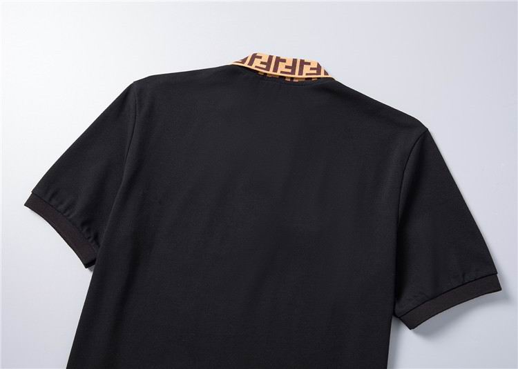 Les polos T-shirt Fendi pour homme incarnent l’élégance italienne avec une touche de modernité , caractéristiques de la maison Fendi. Au meilleur prix 