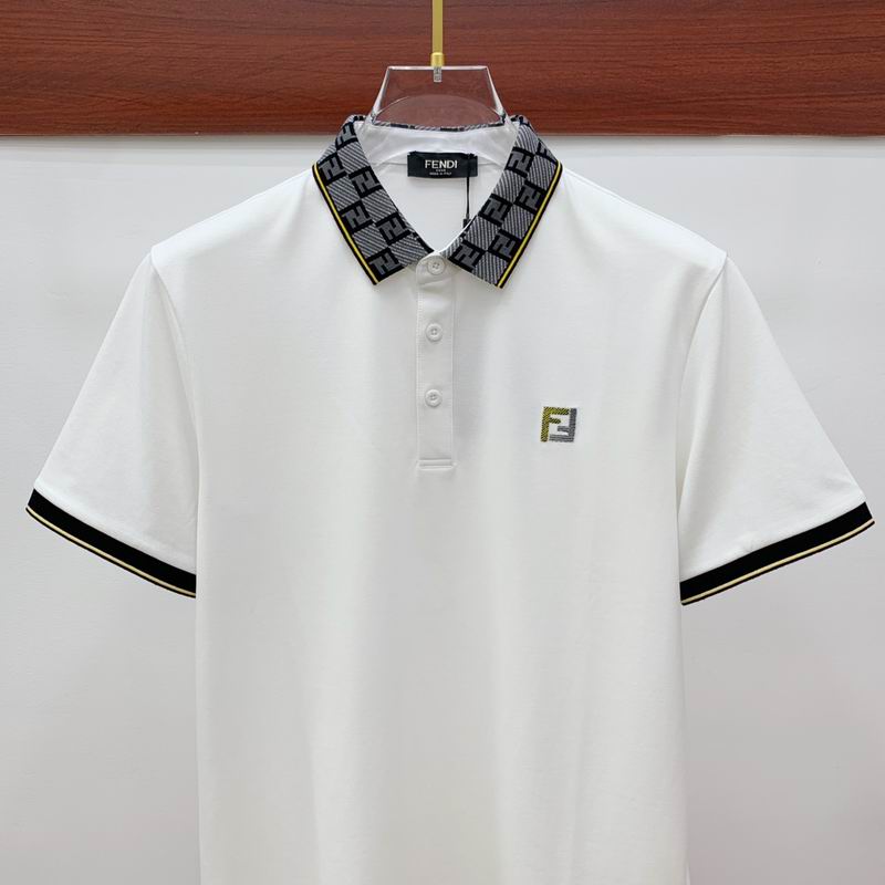 Les polos T-shirt Fendi pour homme incarnent l’élégance italienne avec une touche de modernité , caractéristiques de la maison Fendi. Au meilleur prix 