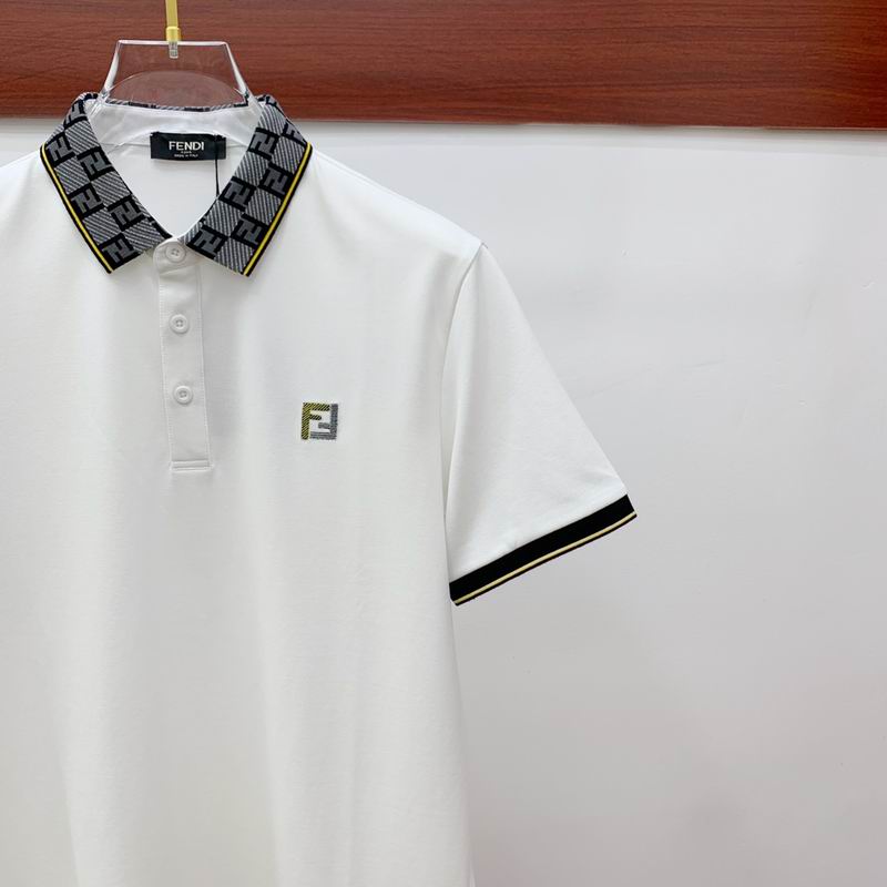 Les polos T-shirt Fendi pour homme incarnent l’élégance italienne avec une touche de modernité , caractéristiques de la maison Fendi. Au meilleur prix 