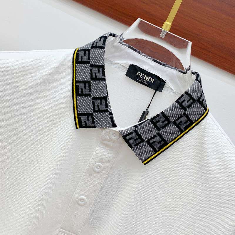 Les polos T-shirt Fendi pour homme incarnent l’élégance italienne avec une touche de modernité , caractéristiques de la maison Fendi. Au meilleur prix 