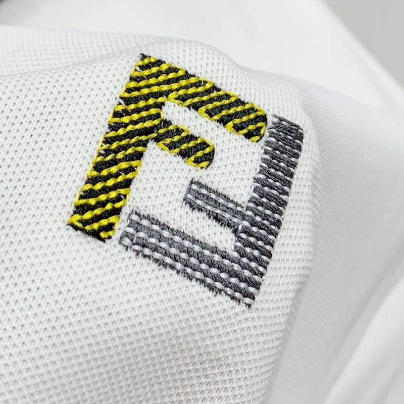 Les polos T-shirt Fendi pour homme incarnent l’élégance italienne avec une touche de modernité , caractéristiques de la maison Fendi. Au meilleur prix 