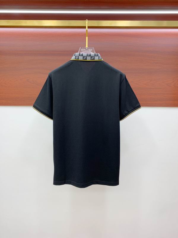 Les polos T-shirt Fendi pour homme incarnent l’élégance italienne avec une touche de modernité , caractéristiques de la maison Fendi. Au meilleur prix 