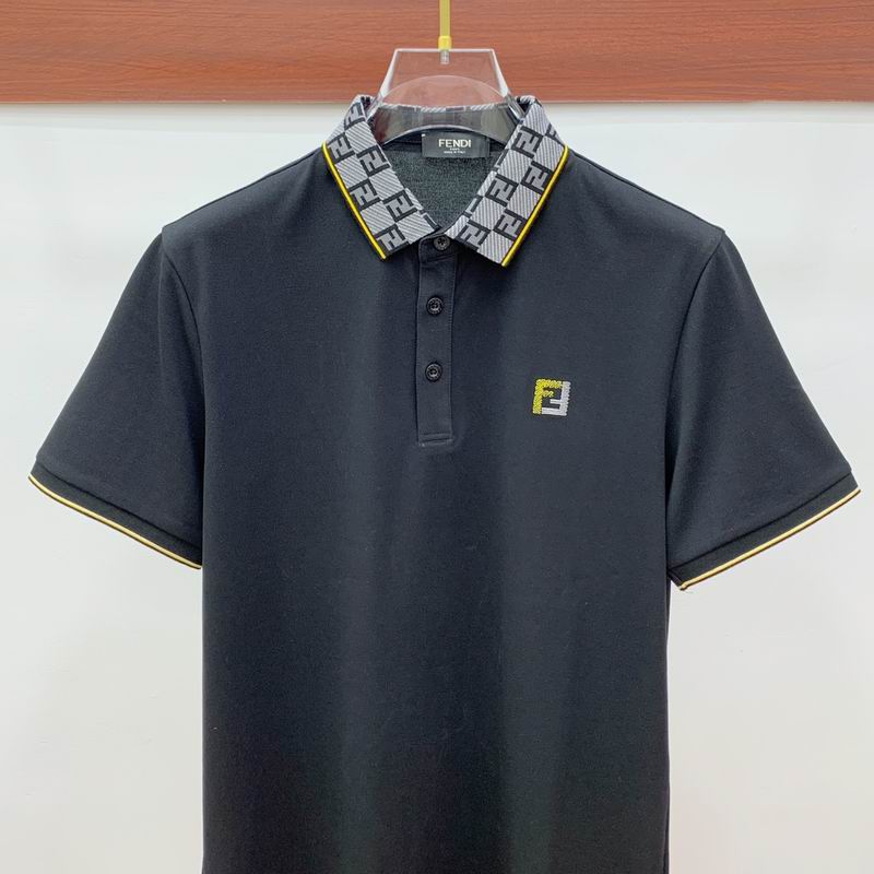 Les polos T-shirt Fendi pour homme incarnent l’élégance italienne avec une touche de modernité , caractéristiques de la maison Fendi. Au meilleur prix 