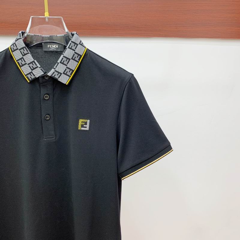 Les polos T-shirt Fendi pour homme incarnent l’élégance italienne avec une touche de modernité , caractéristiques de la maison Fendi. Au meilleur prix 