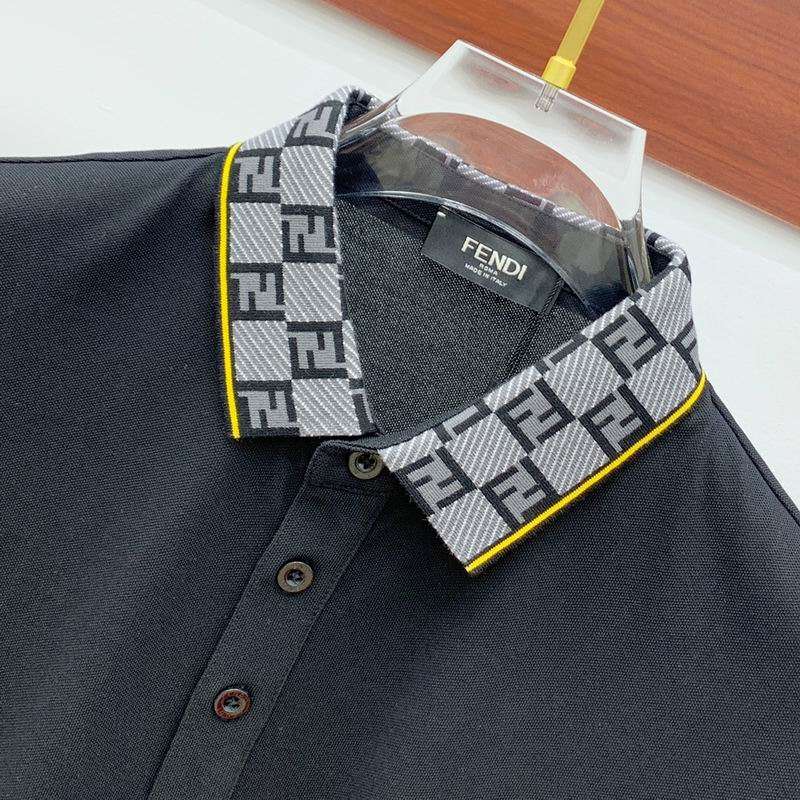 Les polos T-shirt Fendi pour homme incarnent l’élégance italienne avec une touche de modernité , caractéristiques de la maison Fendi. Au meilleur prix 