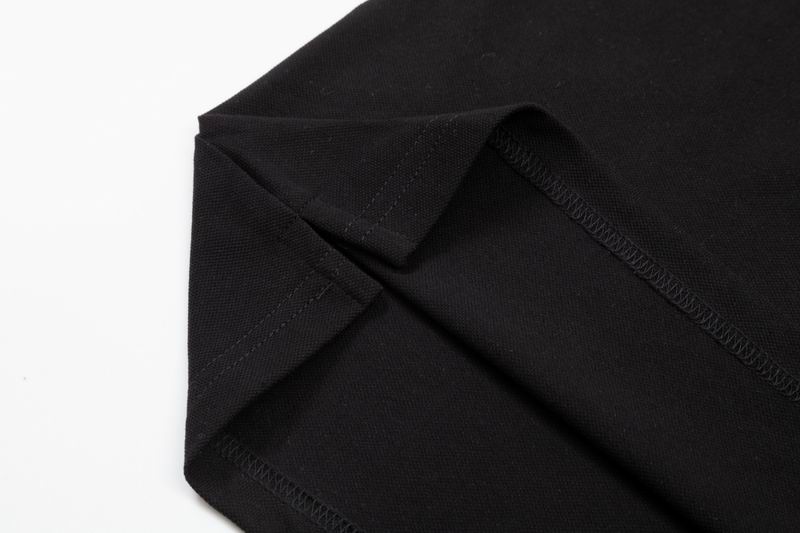 Les polos T-shirt Fendi pour homme incarnent l’élégance italienne avec une touche de modernité , caractéristiques de la maison Fendi. Au meilleur prix 
