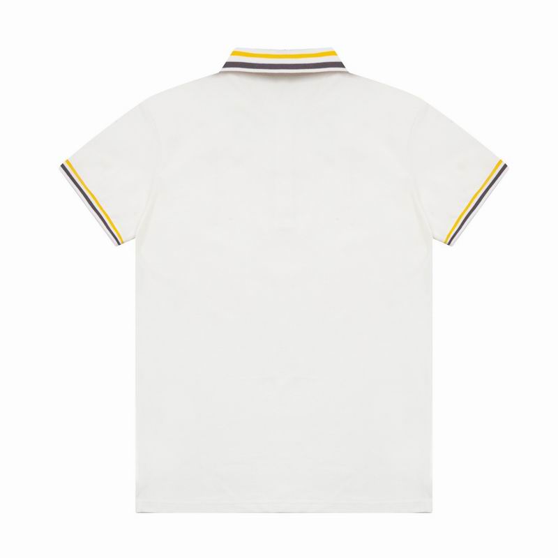 Les polos T-shirt Fendi pour homme incarnent l’élégance italienne avec une touche de modernité , caractéristiques de la maison Fendi. Au meilleur prix 