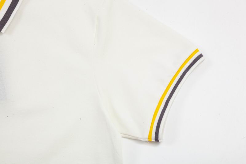 Les polos T-shirt Fendi pour homme incarnent l’élégance italienne avec une touche de modernité , caractéristiques de la maison Fendi. Au meilleur prix 