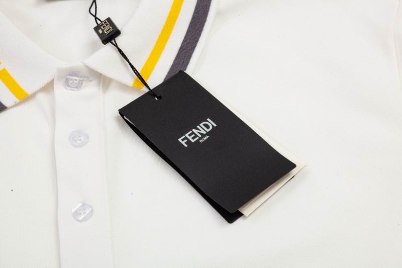Les polos T-shirt Fendi pour homme incarnent l’élégance italienne avec une touche de modernité , caractéristiques de la maison Fendi. Au meilleur prix 