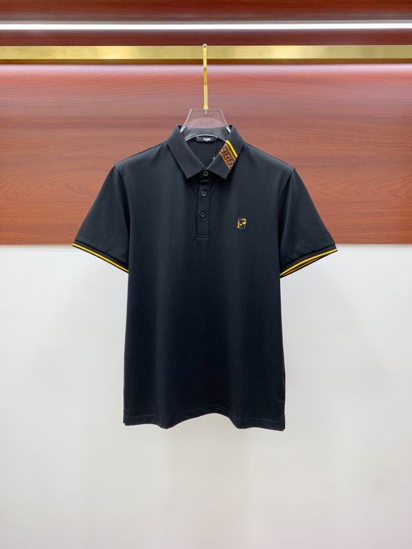 Les polos T-shirt Fendi pour homme incarnent l’élégance italienne avec une touche de modernité , caractéristiques de la maison Fendi. Au meilleur prix 