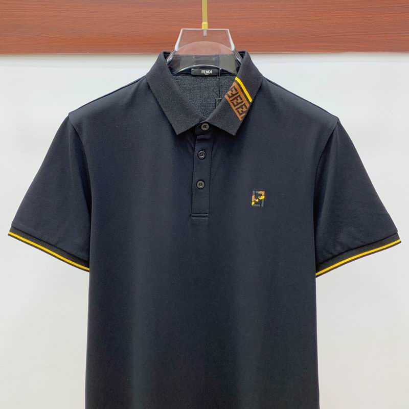 Les polos T-shirt Fendi pour homme incarnent l’élégance italienne avec une touche de modernité , caractéristiques de la maison Fendi. Au meilleur prix 