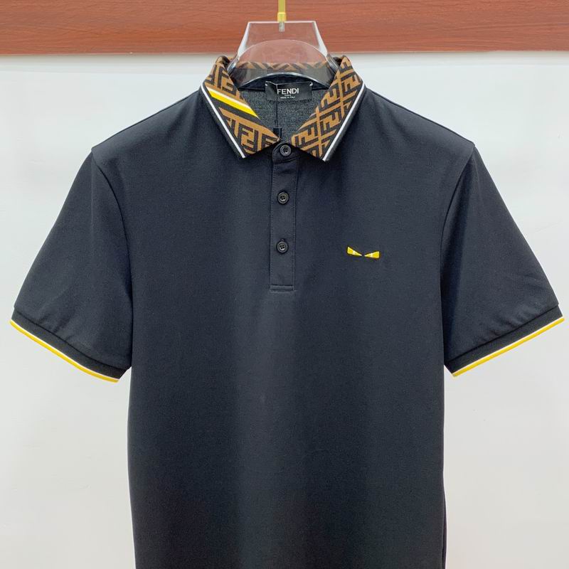 Les polos T-shirt Fendi pour homme incarnent l’élégance italienne avec une touche de modernité , caractéristiques de la maison Fendi. Au meilleur prix 