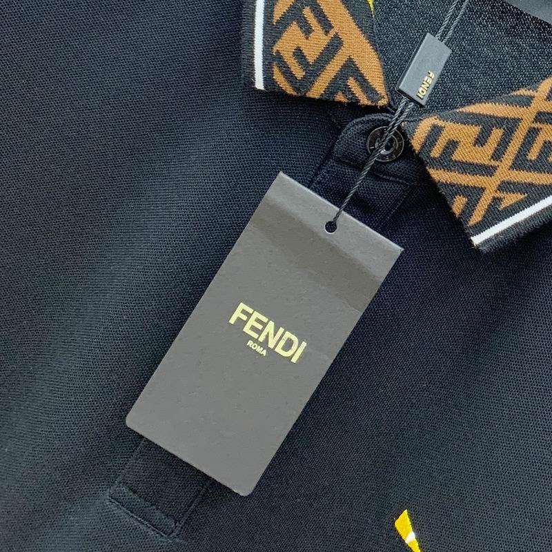 Les polos T-shirt Fendi pour homme incarnent l’élégance italienne avec une touche de modernité , caractéristiques de la maison Fendi. Au meilleur prix 