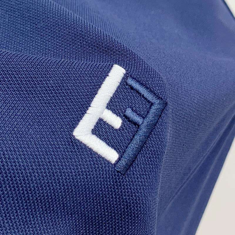 Les polos T-shirt Fendi pour homme incarnent l’élégance italienne avec une touche de modernité , caractéristiques de la maison Fendi. Au meilleur prix 